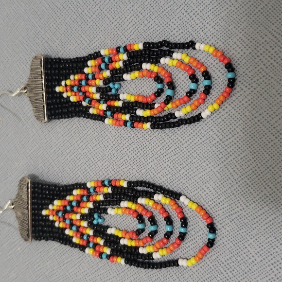 NWOT Beautiful Small Bead Peyote Stitch Earrings - Picture 4 of 6